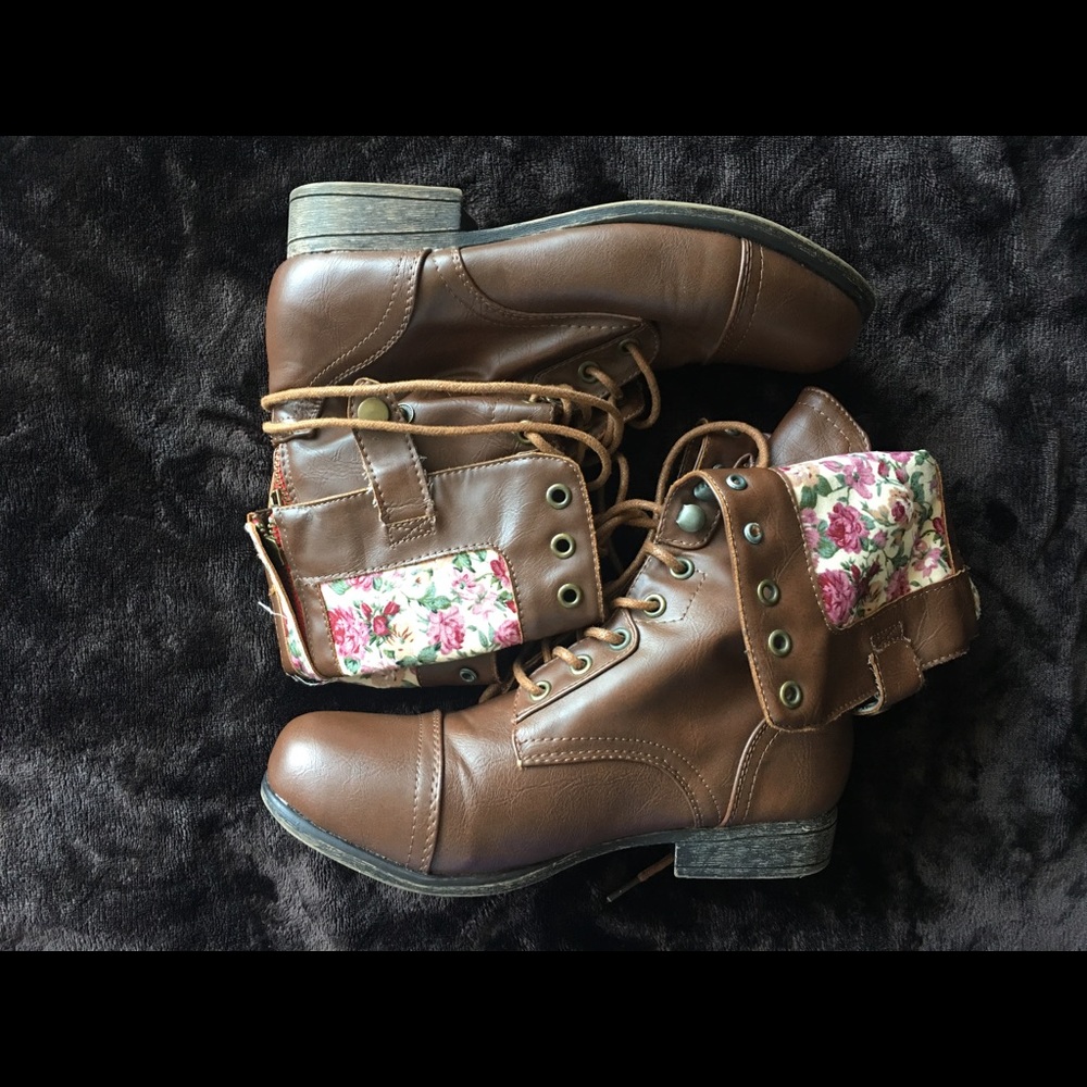 Woman's floral lace up design boots